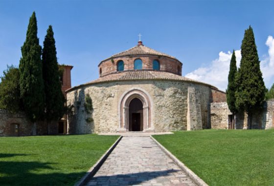 A piedi verso il tempio dell’Angelo