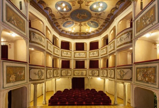 Monte Castello di Vibio, un teatro piccolissimo immerso nella bellezza